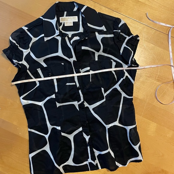 Michael Michael Kors Black and White Print Button Down Top Size 4P - Picture 11 of 11